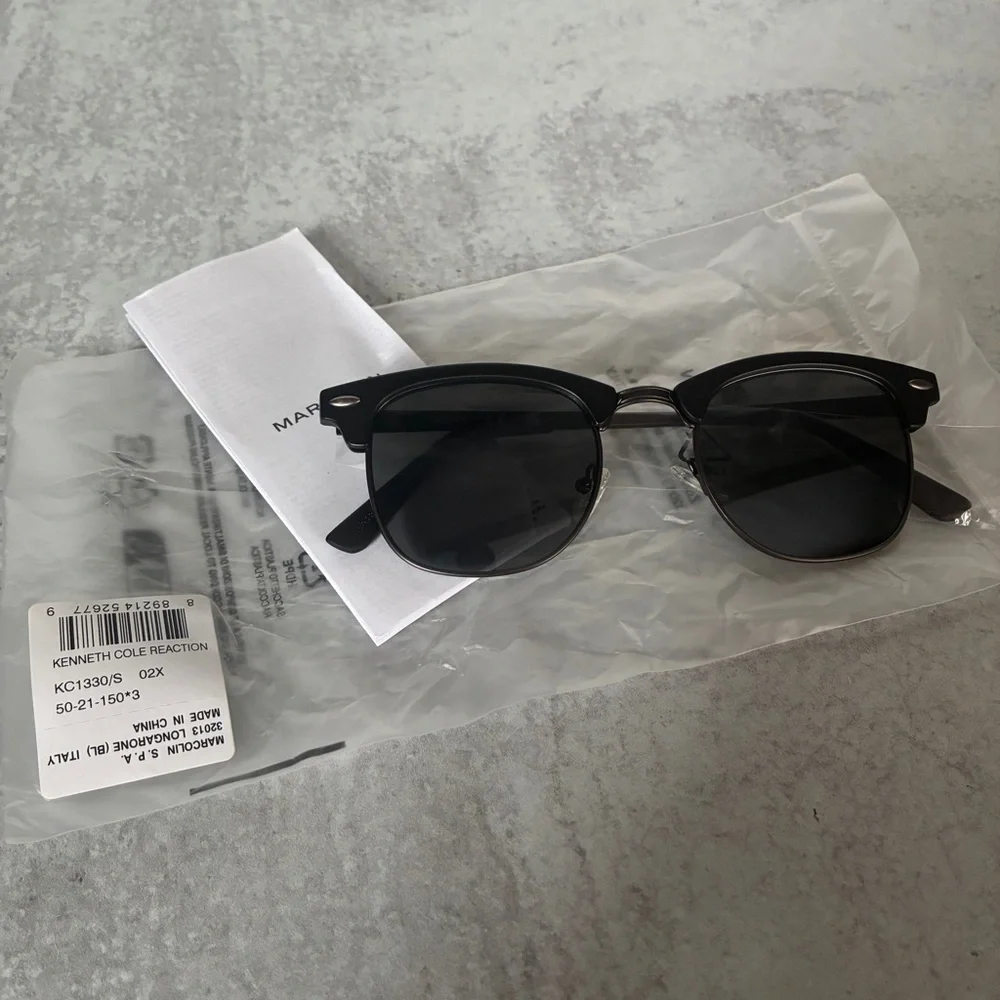 Kenneth Cole Reaction KC1330 02X Black Sunglasses 50-21-150
